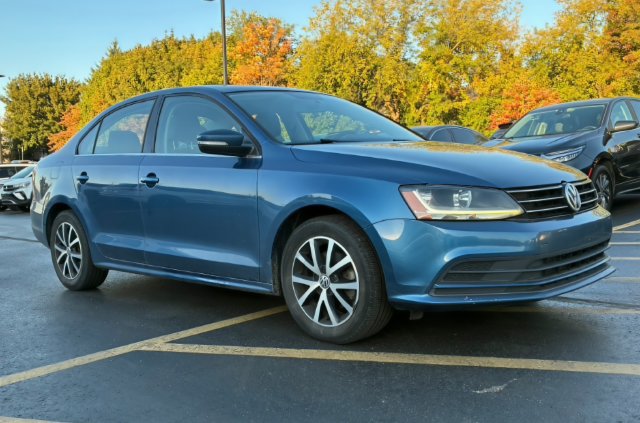 Used 2017 Volkswagen Jetta SE FWD image 3