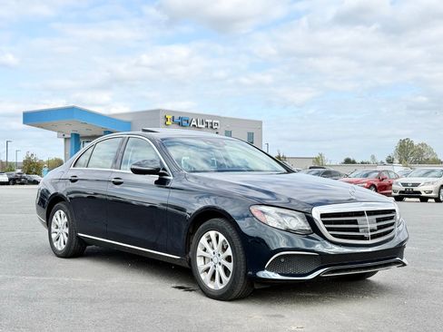 Used 2017 Mercedes-Benz E 300 4MATIC image 11