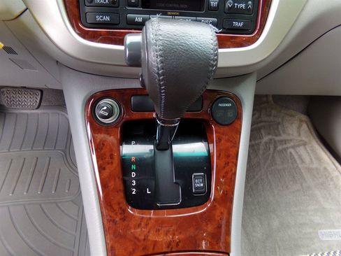 Used 2004 Toyota Highlander Limited AWD/4WD image 33