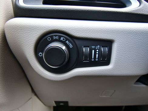 Used 2024 Chrysler Voyager LX FWD image 19