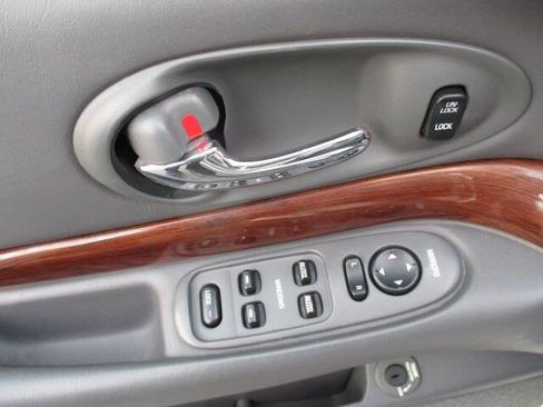 Used 2005 Buick Le Sabre Custom image 26