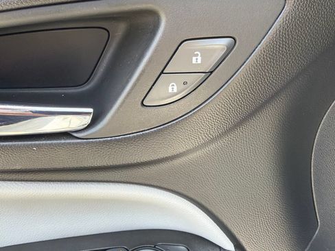 Used 2022 Chevrolet Equinox LT FWD image 10