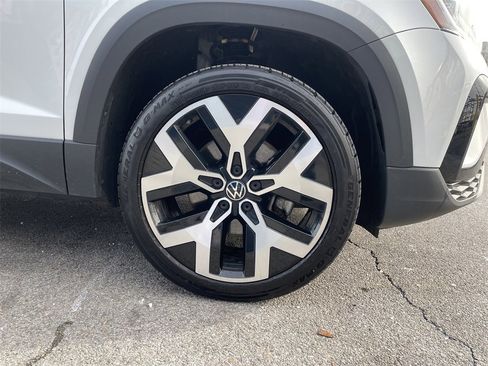 Used 2023 Volkswagen Taos SEL image 11