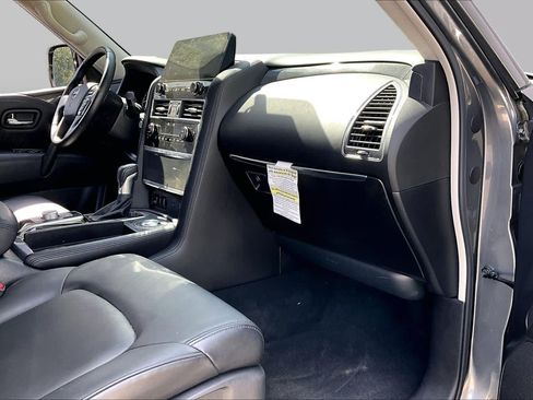 Used 2022 Nissan Armada SV w/ SV Appearance Package RWD image 19