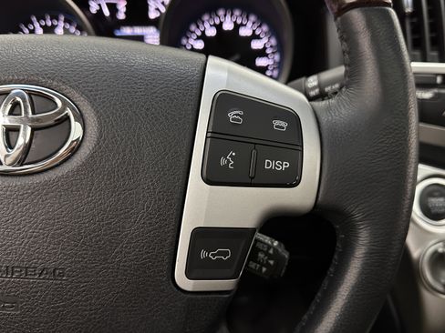 Used 2014 Toyota Land Cruiser image 21