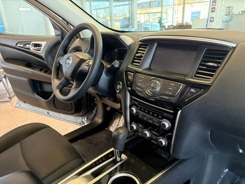 Used 2020 Nissan Pathfinder S image 28