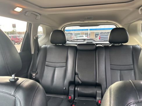 Used 2017 Nissan Rogue SL w/ SL Premium Package image 3