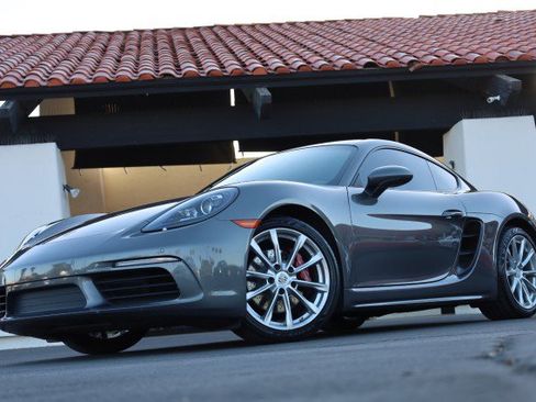 Used 2018 Porsche 718 Cayman RWD image 3