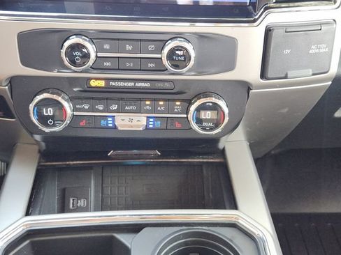 Used 2022 Ford F250 Lariat w/ Lariat Ultimate Package AWD/4WD image 19
