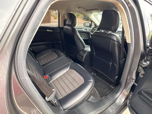 Used 2018 Ford Fusion SE w/ Equipment Group 201A AWD/4WD image 19