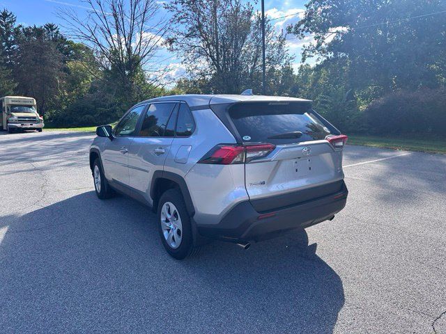 Used 2023 Toyota RAV4 LE AWD/4WD image 5
