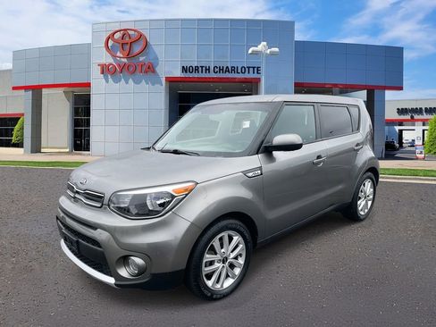 Used 2018 Kia Soul + image 4
