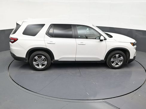 Used 2025 Honda Pilot EX-L image 17