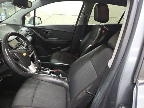 Certified 2019 Chevrolet Trax LT w/ LT Convenience Package image 5