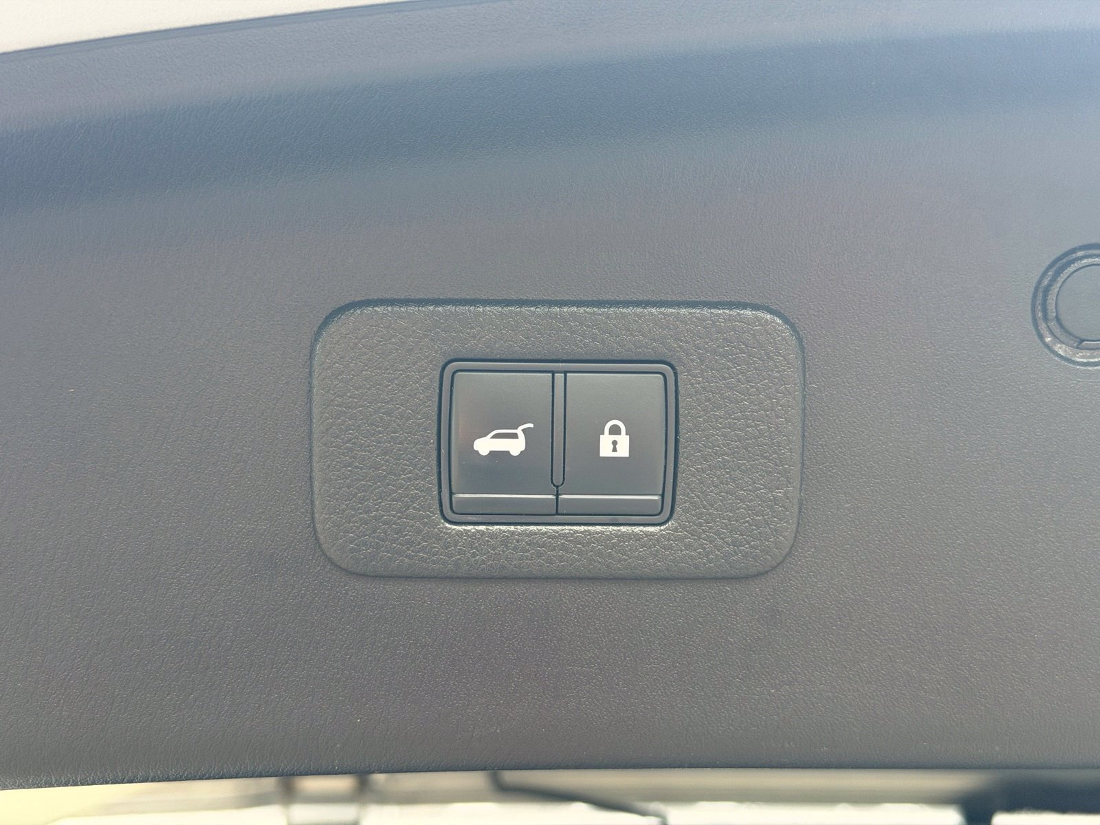 Used 2021 Nissan Armada SL w/ Captain's Chairs Package AWD/4WD image 42