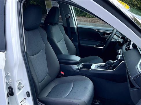 Used 2025 Toyota RAV4 XLE image 11