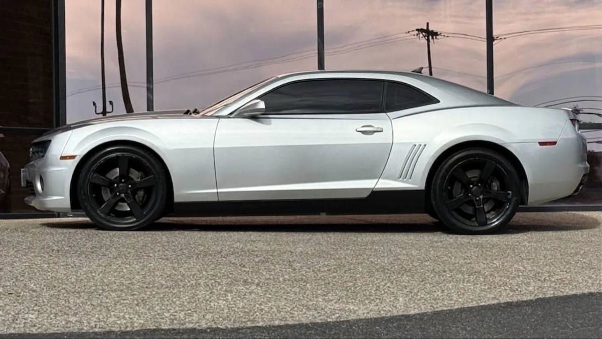 Used 2011 Chevrolet Camaro SS RWD image 5