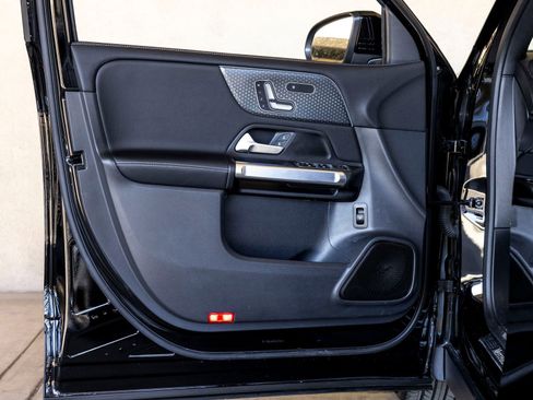 Used 2025 Mercedes-Benz GLB 250 image 15