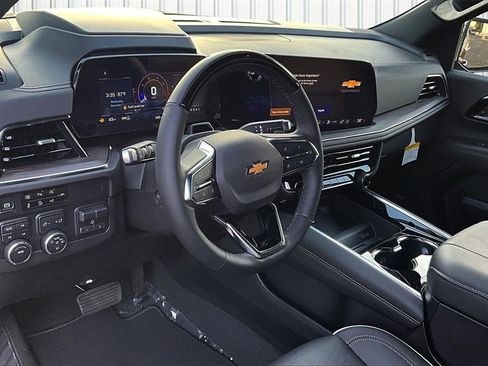 New 2025 Chevrolet Suburban Premier image 3