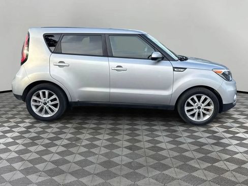 Used 2017 Kia Soul + FWD image 4
