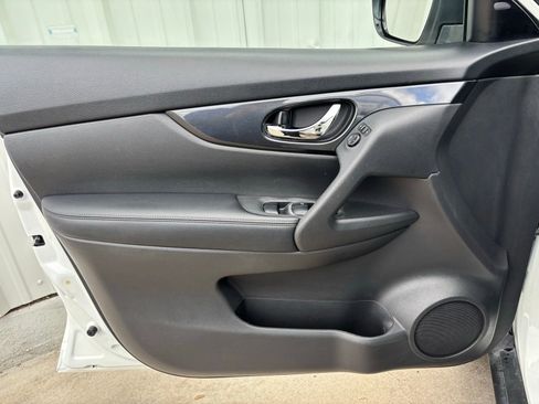 Used 2020 Nissan Rogue SV image 13