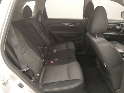 Used 2019 Nissan Rogue SV w/ Premium Package FWD image 19