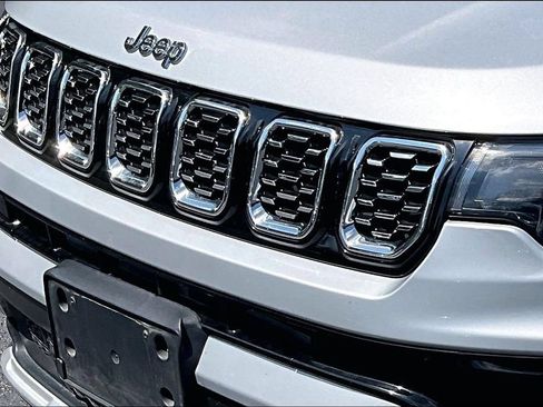 Used 2025 Jeep Compass Limited AWD/4WD image 31