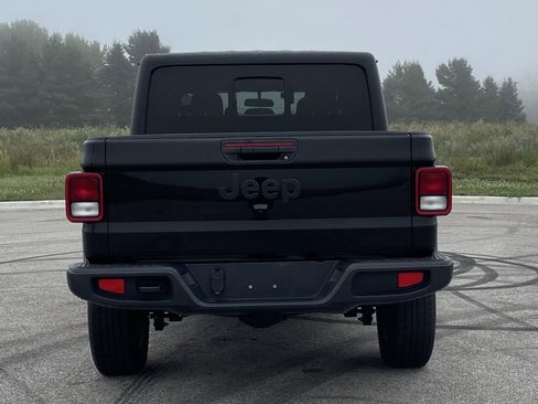 Used 2023 Jeep Gladiator Sport image 22