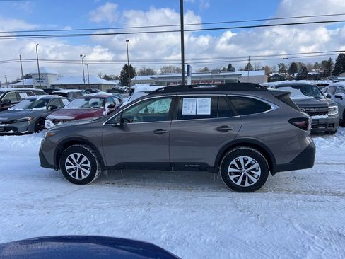 Used 2021 Subaru Outback Premium image 2