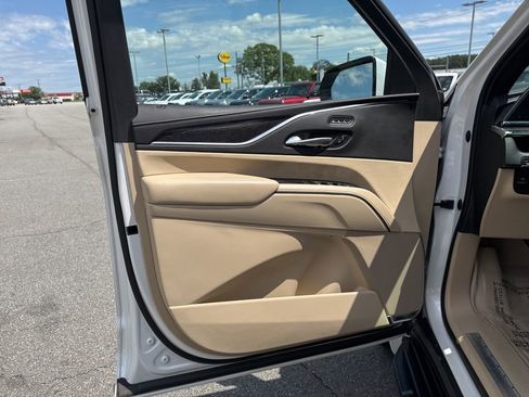 Used 2021 Cadillac Escalade Premium Luxury w/ Performance Package image 14