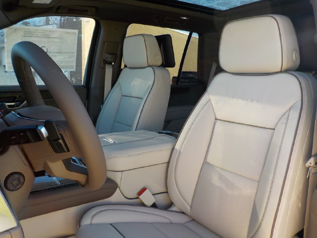 New 2026 GMC Yukon Denali w/ Denali Reserve Package AWD/4WD image 14