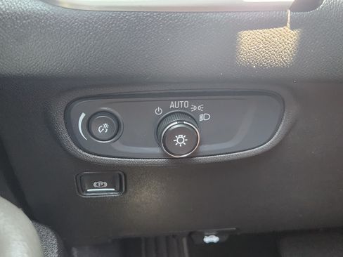 Used 2024 GMC Terrain SLE FWD image 20