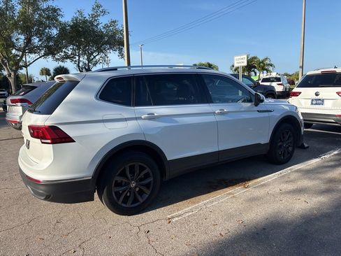 Certified 2023 Volkswagen Tiguan SE w/ Panoramic Sunroof Package image 3