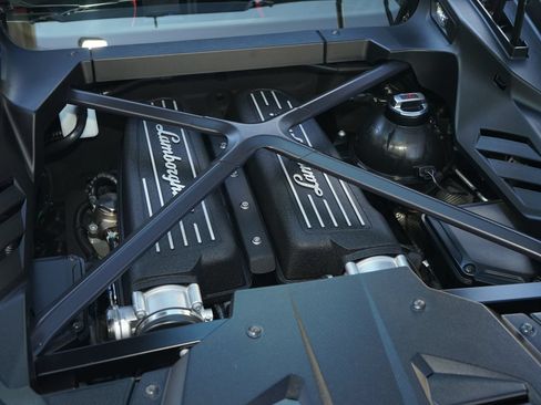 Used 2020 Lamborghini Huracan EVO AWD/4WD image 24
