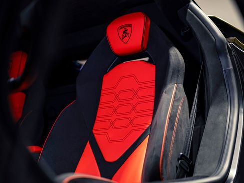 Used 2025 Lamborghini Revuelto AWD/4WD image 22