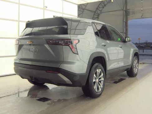 Used 2025 Chevrolet Equinox LT FWD image 2