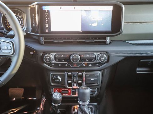 New 2026 Jeep Gladiator Mojave image 14