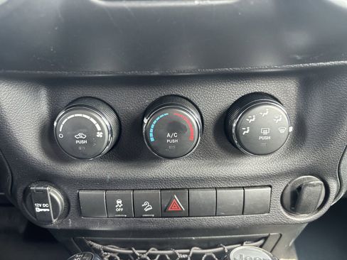 Used 2017 Jeep Wrangler Unlimited Sport w/ Connectivity Group image 18