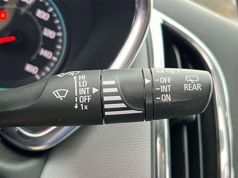 Used 2022 Chevrolet Equinox LS w/ LS Convenience Package image 24