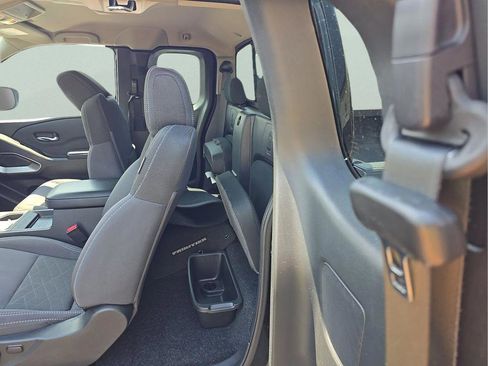 Used 2025 Nissan Frontier SV RWD image 5