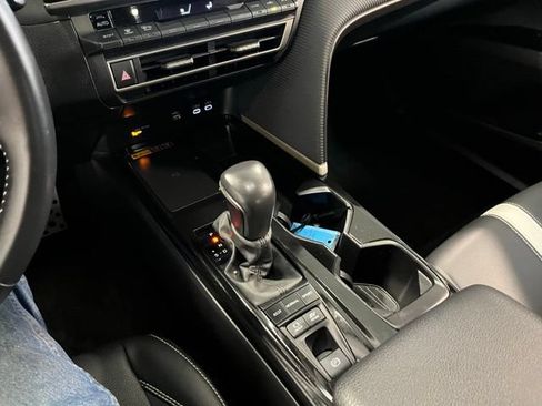 Used 2025 Toyota Camry SE FWD image 29