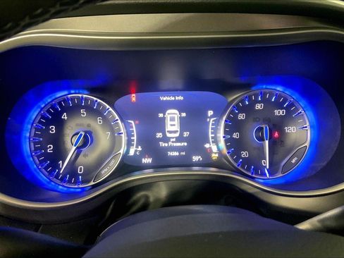 Used 2024 Chrysler Pacifica Touring-L FWD image 20