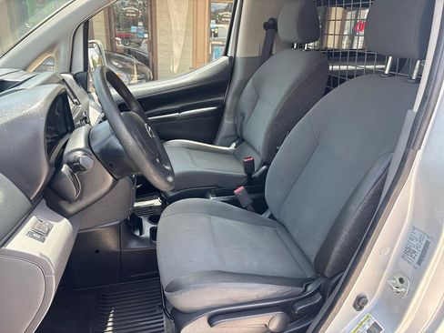 Used 2013 Nissan NV200 SV w/ Technology Pkg FWD image 9