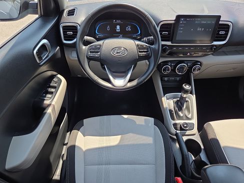 Used 2025 Hyundai Venue SEL FWD image 11