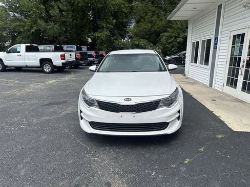 Used 2017 Kia Optima LX FWD image 2