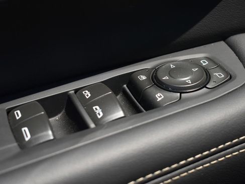 Used 2025 GMC Yukon XL Elevation w/ Elevation Premium Package AWD/4WD image 12