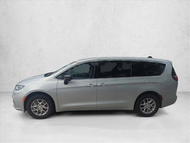 New 2026 Chrysler Pacifica Select FWD image 5