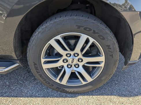 Used 2022 Ford Expedition Max XLT image 11