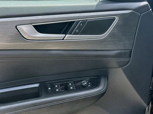 Certified 2026 Volkswagen Atlas Cross Sport SE FWD image 16