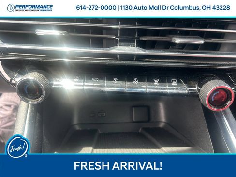 Used 2025 Chevrolet Traverse LT AWD/4WD image 25